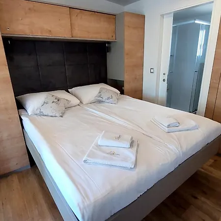 Mobile 249 - Large Terrace & Private Jacuzzi Camping
